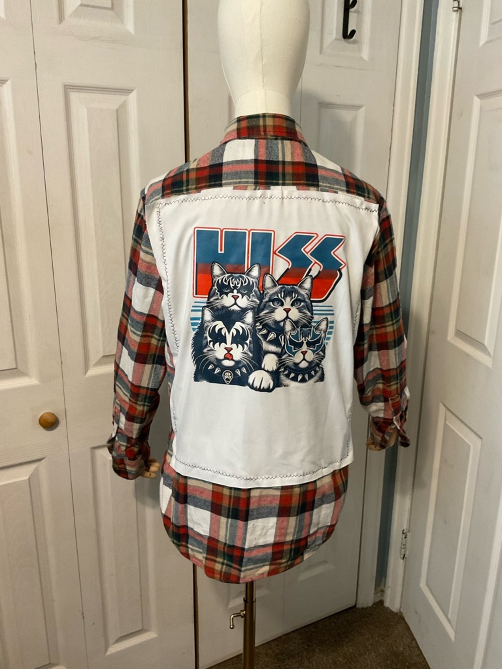 HISS (Kiss Band Parody) Cats Graphic T-Shirt on Flannel - Size Men's Medium